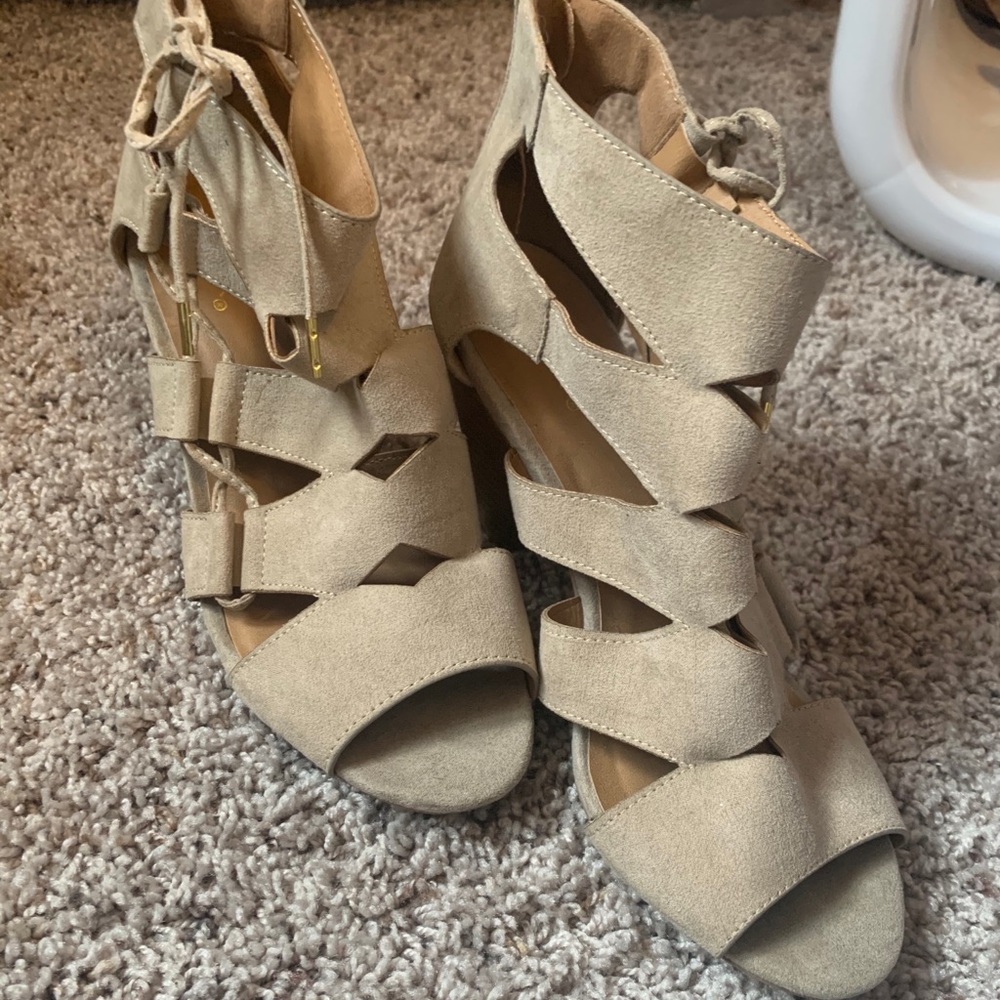 Heels - Picture 2 of 2